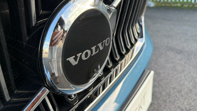 Volvo XC40 2.0 B3P Ultra Dark 5dr Auto Petrol Estate